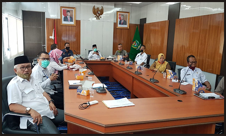 Ketua dan Anggota Bawaslu Muara Enim mengikuti Webinar dengan Kemendagri RI